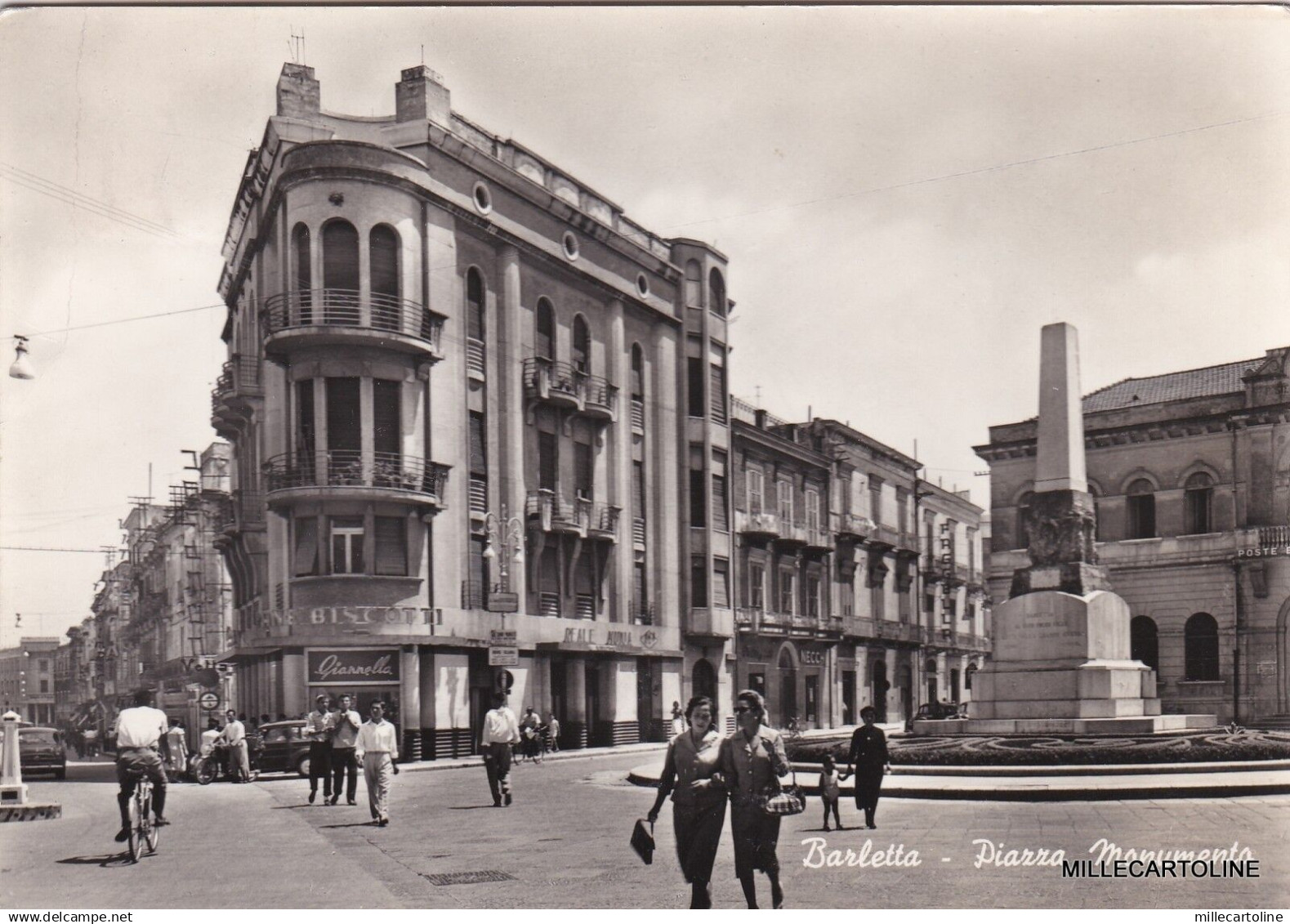 # BARLETTA: PIAZZA MONUMENTO     1963