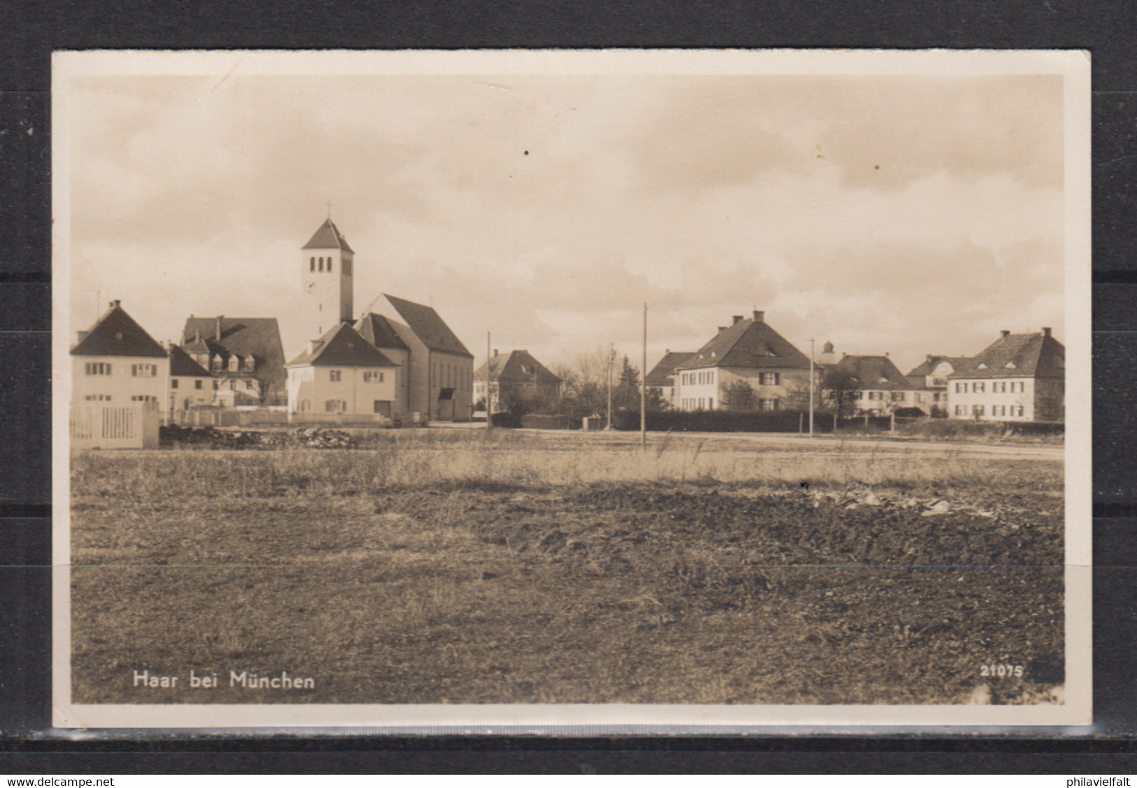 Bayern 1942 Fotokarte " Haar bei München " (Ortsrand mit Kirche/Häusern/Ackerfläche etc ),  gelaufen