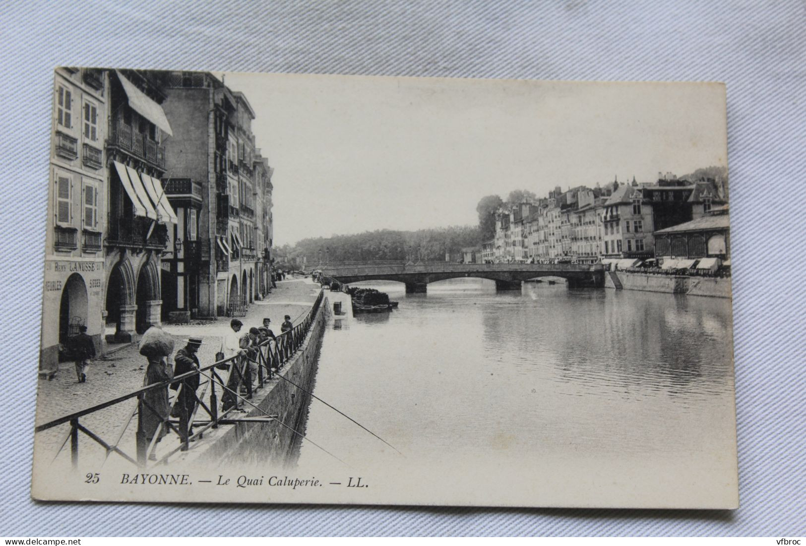 Bayonne, le quai Caluperie, Pyrénées atlantiques 64