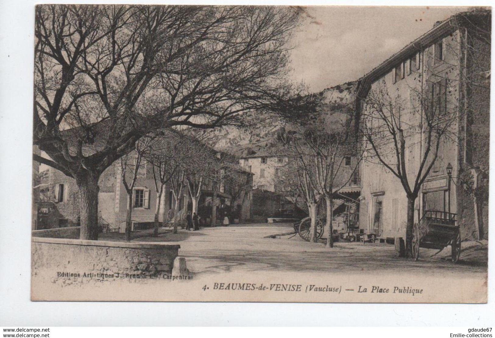 BEAUMES DE VENISE (84) - LA PLACE PUBLIQUE