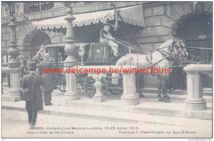 1910 Bezoek Burgemeester Londen. Aankomst aan stadhuis