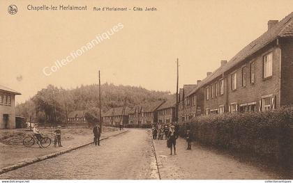 CPA Chapelle lez Herlaimont - Rue d'Herlaimont - Cités Jardin - Non circulée - Divisée - TTB - Animée