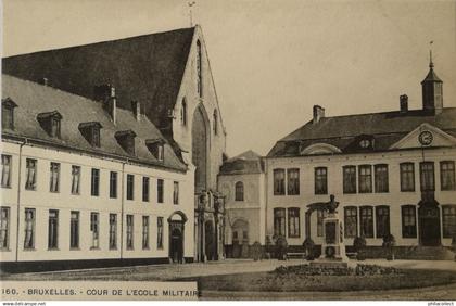 Bruxelles // Cour de l'Ecole Militair ca 1900