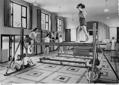 BELGIQUE - Kraainem - Nationaal Werk voor Kinderwelzijn - Institut - salle de gymnastique - animé - Carte postale