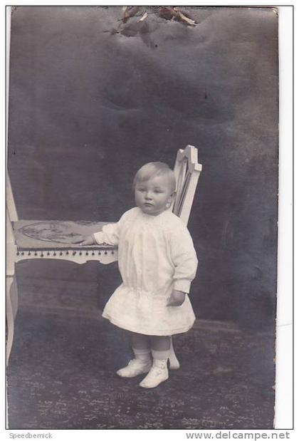 19618 carte photo d'enfant, photographe Leclercq à Pont à Celles -état !-