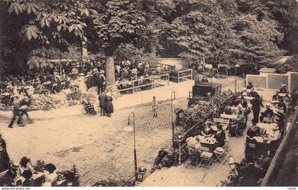 BRUXELLES - Bois de la Cambre - Le Trianon - Vue vers le garage et les jardins.