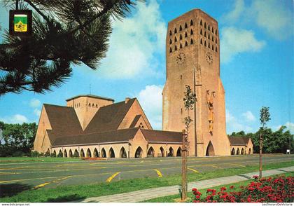 BELGIQUE - Oostduinkerke -  vue générale de l'église St Nicolas - Carte Postale