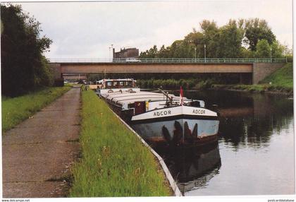 Oisquercq - Rue du Canal - & boat