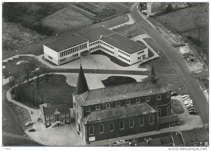 Zonhoven :  kerk -  oud - en nieuw gemeentehuis  ( groot formaat )