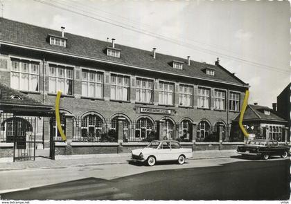 Aarschot : rijksmiddelbare meisjesschoom    (  formaat 15 x 10.5 cm ) old cars