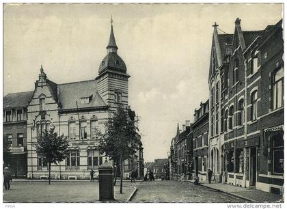 Braine L'Alleud :  Hotel des postes et rue Cloquet  (  grand format )