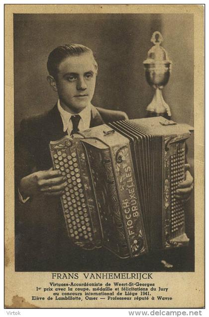 Weert-St. Georges  ---Sint Joris Weert : Frans Vanhemelrijck accordionist : café Bij de Witte ( groot formaat ) 2 scans