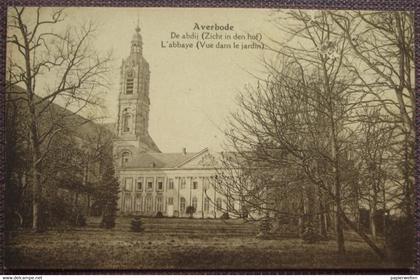 Scherpenheuvel-Zichem / Montaigu-Zichem - Averbode: De Abdij (Zicht in den hof) / L'abbaye (Vue dans de jardin)