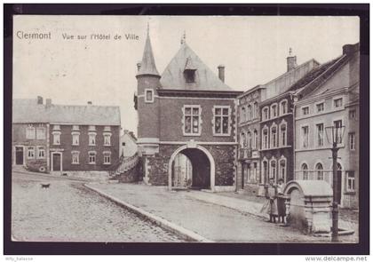 Carte Postale - CLERMONT - Vue sur l'Hôtel de Ville - CPA  //