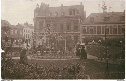 CPA Carte Postale  Belgique Tournai(pas certain) Ecole Saint Luc Dans le jardin Anglais VM81401