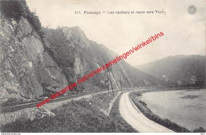 Les rochers et route vers Yvoir - Fidevoye Yvoir