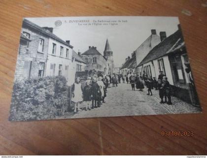 Zuienkerke, De Kerkstraat naar de kerk