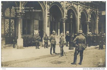 Bruxelles :  Deutche wachen vor dem rathaus in Brüssel    (  Guerre - militaria )