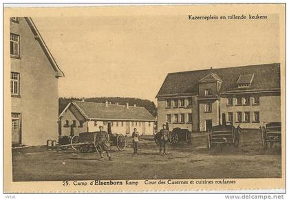 Camp d´Elsenborn :  cour des casernes et cuisines roulantes