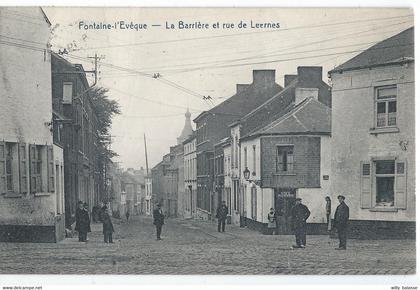 CPA Fontaine-l'Evêque La barrière et la rue de Leernes