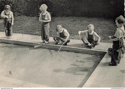 BELGIQUE - Crainhem - Œuvre Nationale de l'Enfance - Institut Henri Jaspar - Jeux des petits - Carte Postale Ancienne