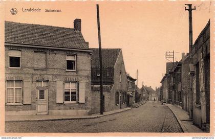 BELGIQUE - Lendelede - Statlestraat - rue - pavé - vue d'ensemble - St-Antonius drukkerij  - Carte postale ancienne