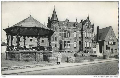 Lummen : Dorpsplein  ( geschreven zonder  zegel )