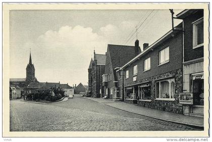 Lummen :  Gemeenteplein  (  old car )