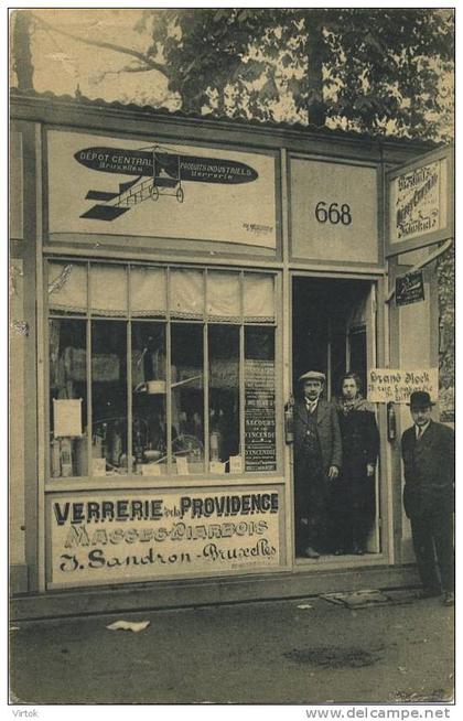 Saint Gilles  ( Bruxelles )  :  J. SANDRON  ( petit trou en haut d´une punaise )