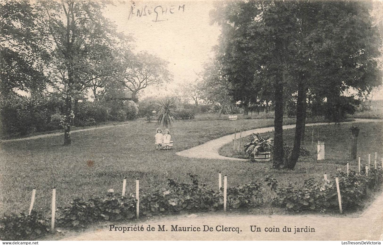 BELGIQUE - Anzegem - Propriété de M Maurice De Clercq - Un copin du Jardin - Poupées assises - Carte postale ancienne