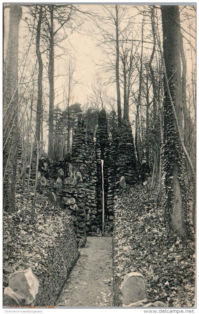 Belgique - FLANDRE ORIENTALE - RENAIX - Fontaine des géants