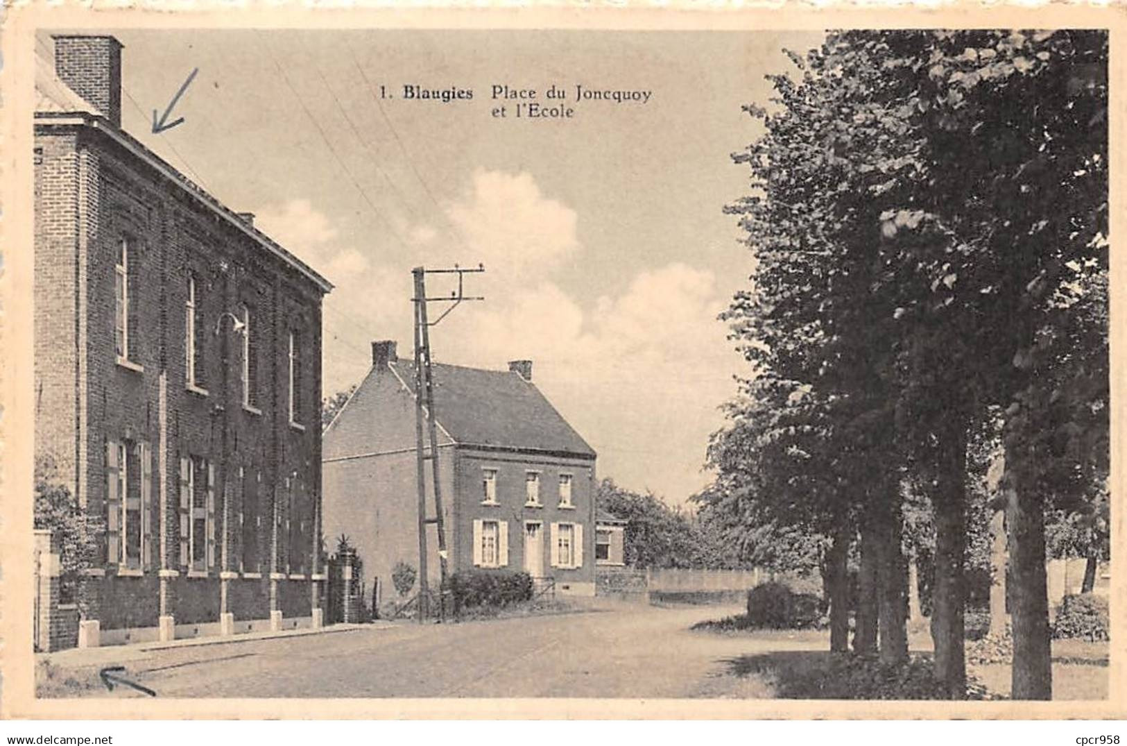 Belgique.SAN58902.Hainaut.Honnelles.Blaugies.Place du Joncquoy et l'Ecole