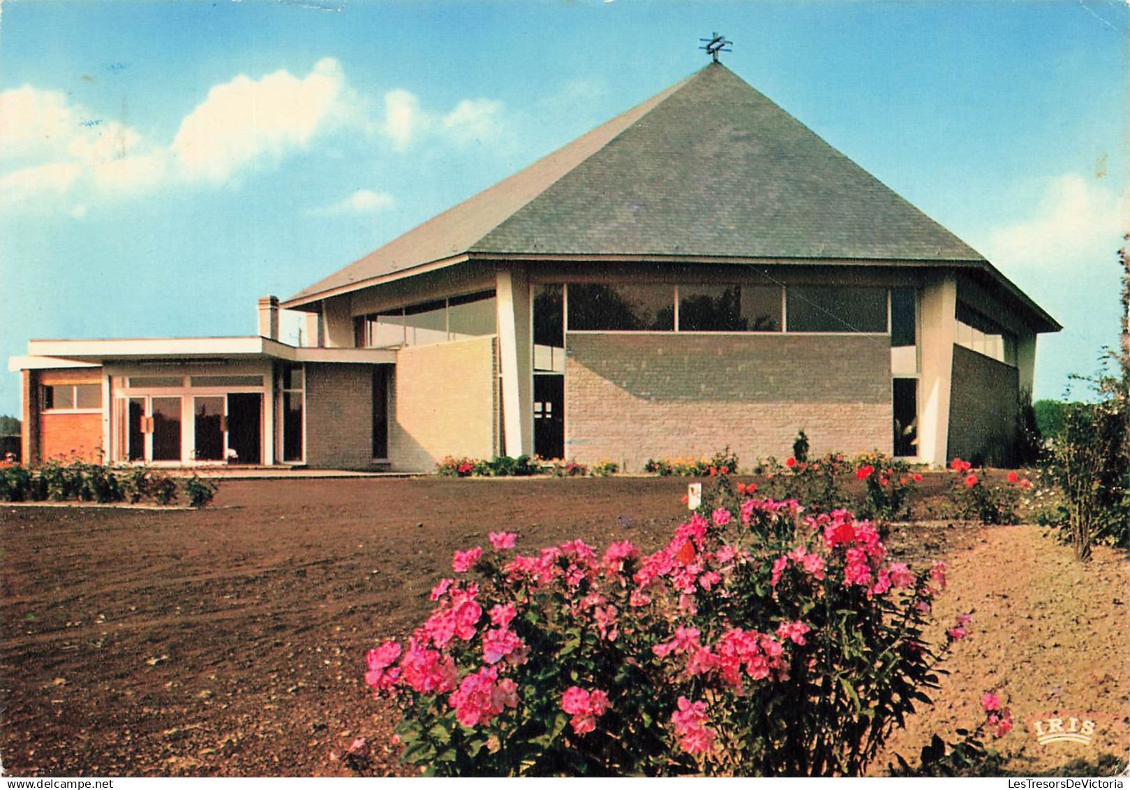 BELGIQUE - Stockay St Georges - Eglise Notre Dame - fleurs - Edit Thill S A - Iris - Carte Postale