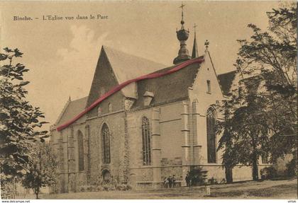 Binche :  L' église vue dans le parc