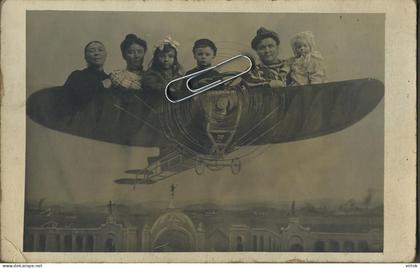 Charleroi :  edit Ch. de Vreeze :  surréalisme :  avion - vliegtuig - famille