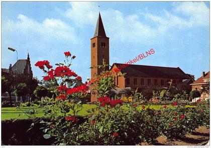 Astridplein en St-Lambertuskerk - Grobbendonk