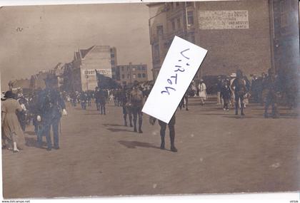 KNOKKE  fotokaart  (1921  afgestempeld in Knokke )     SCOUTS  parade  (  zie scan )