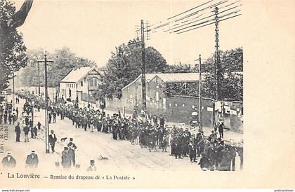 LA LOUVIÈRE (Hainaut) Remise du Drapeau de La Postale