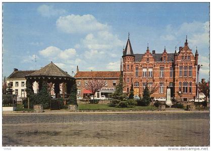 Lummen :  gemeenteplein  (  groot formaat )