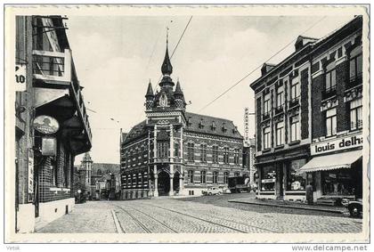 Morlanwelz :  L'hotel de ville  ( old cars )