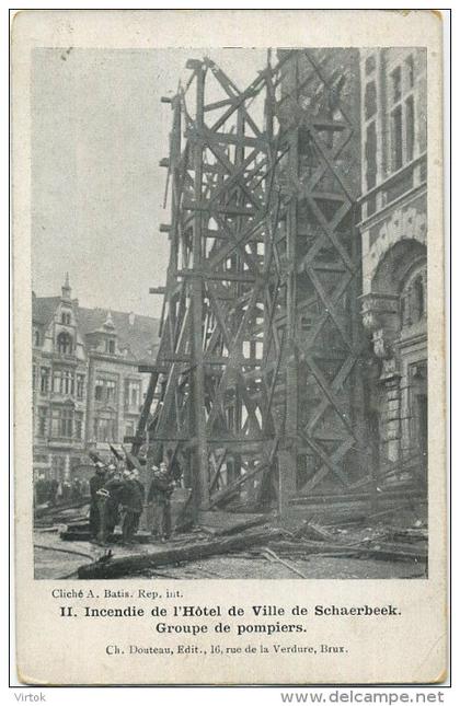 Schaarbeek - Schaerbeek : incidie de l'hotel de ville :  groupe de pompiers