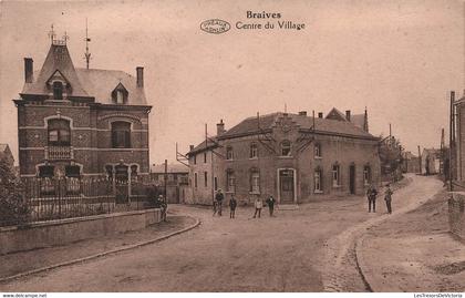 BRAIVES - centre du village - animé - carte postale ancienne