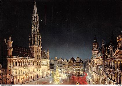 CPM - BRUXELLES - Un coin de la Grand'Place la nuit.