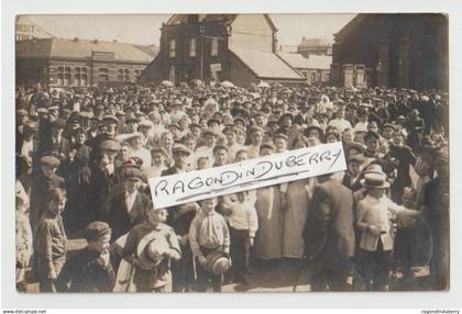 CPA PHOTO - BELGIQUE - LA LOUVIERE - Manifestation de la Population contre la vie chère en 1911 (voir corresp) TOP COLLE