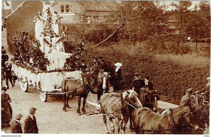 Fotokaart. Sint-Kwintens-Lennik. Stoet vredefeesten. Militaire herdenking eerste wereldoorlog. Misviering