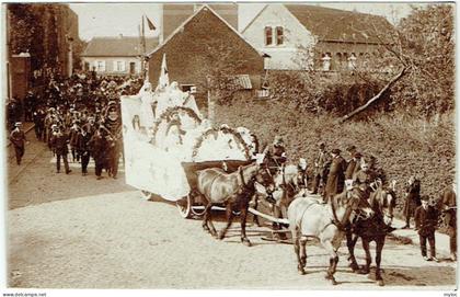 Fotokaart. Sint-Kwintens-Lennik. Stoet vredefeesten. Militaire herdenking eerste wereldoorlog. Misviering