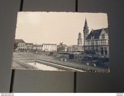 Cp LOKEREN Markt en Post - Marché et poste. Roulotte.