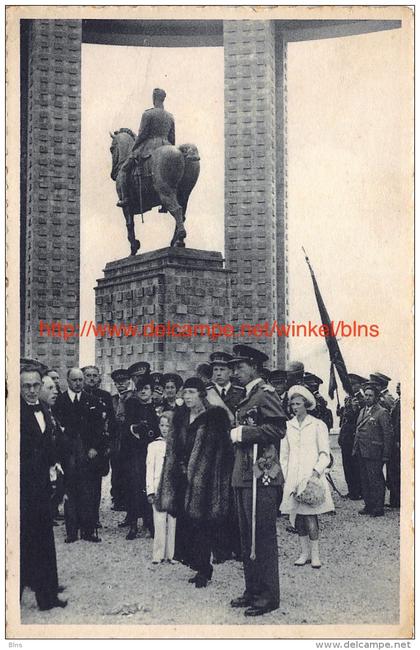 Koninklijke familie bij onthulling standbeeld Koning Albert - Nieuwpoort