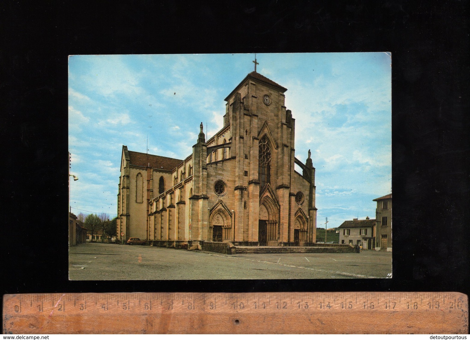 BELMONT DE LA LOIRE  Loire 42 : l'église  1981