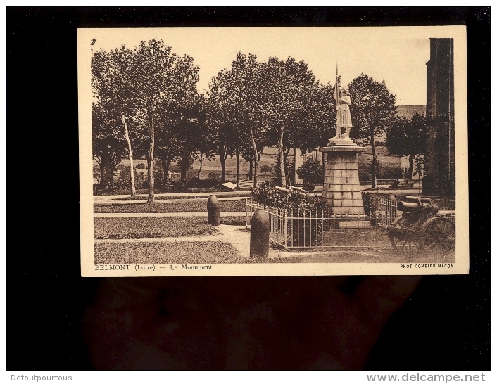 BELMONT DE LA LOIRE Loire 42 : le Monument ( Jeanne d'ARc ? )